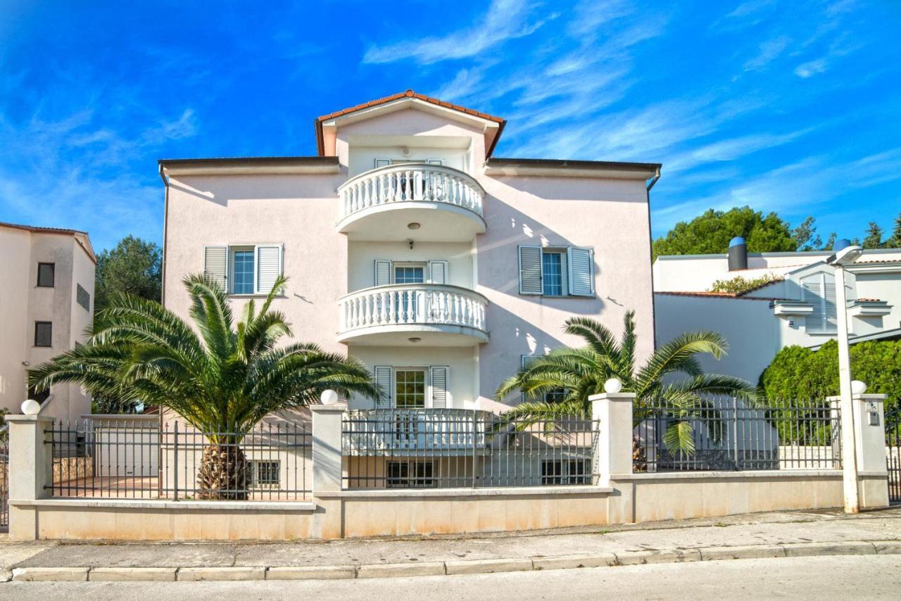 Apartments Ori Pula Exterior foto