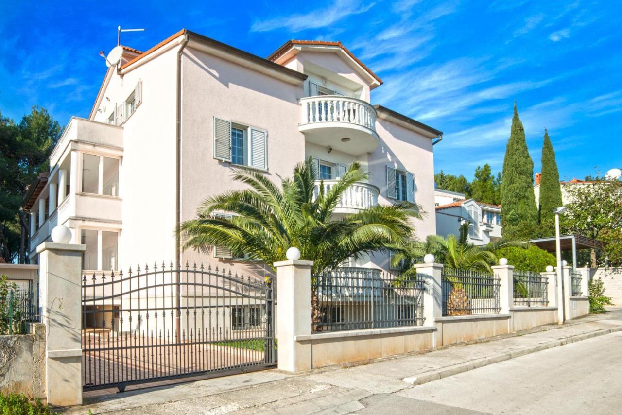 Apartments Ori Pula Exterior foto