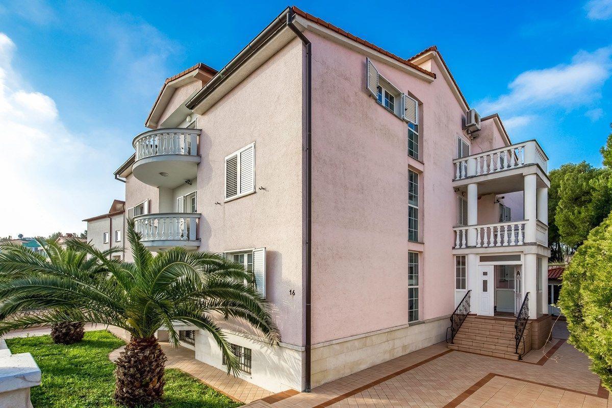 Apartments Ori Pula Exterior foto