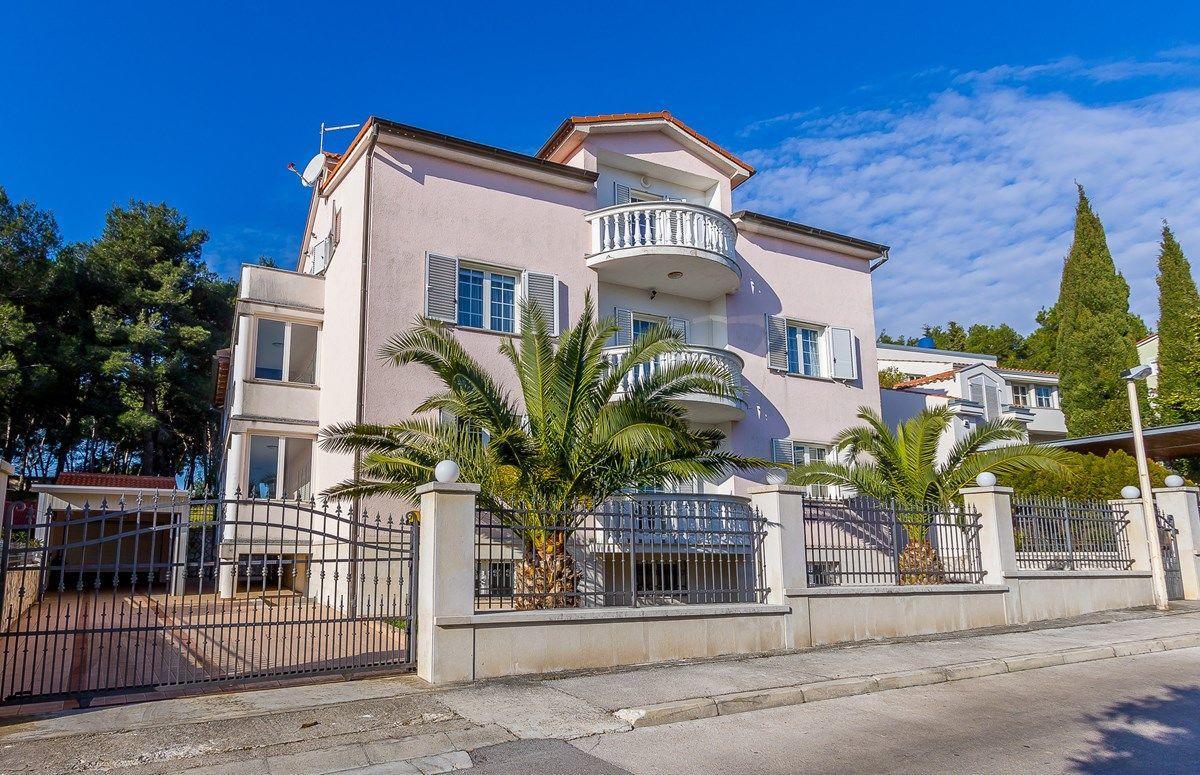 Apartments Ori Pula Exterior foto